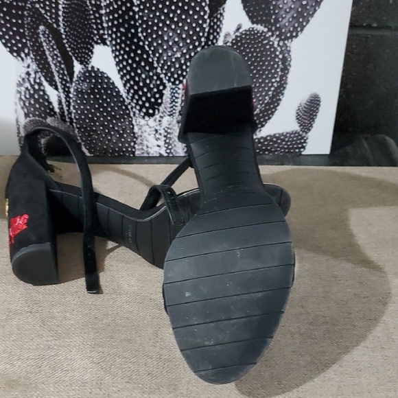 Kenneth Cole Black and Red Floral Embroidered Heels - Picture 11 of 12
